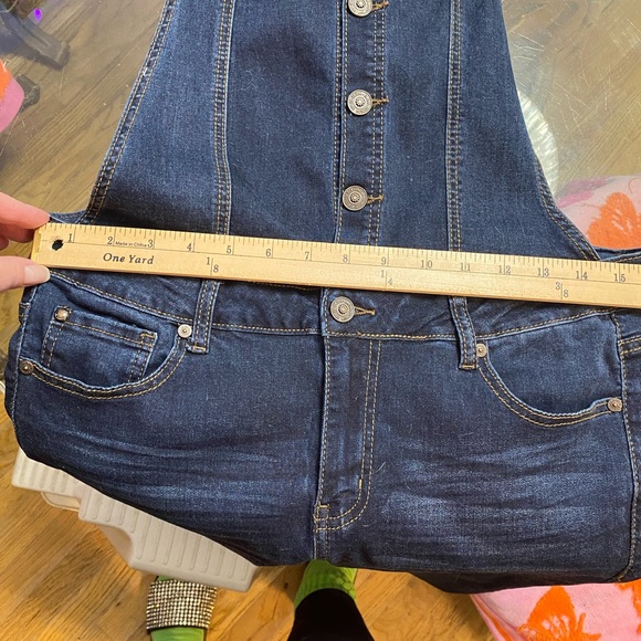 💕❤️Just like New Denim Stretch Button Up Overalls Size Large! 💕❤️ Sexy Fit! - Picture 6 of 9